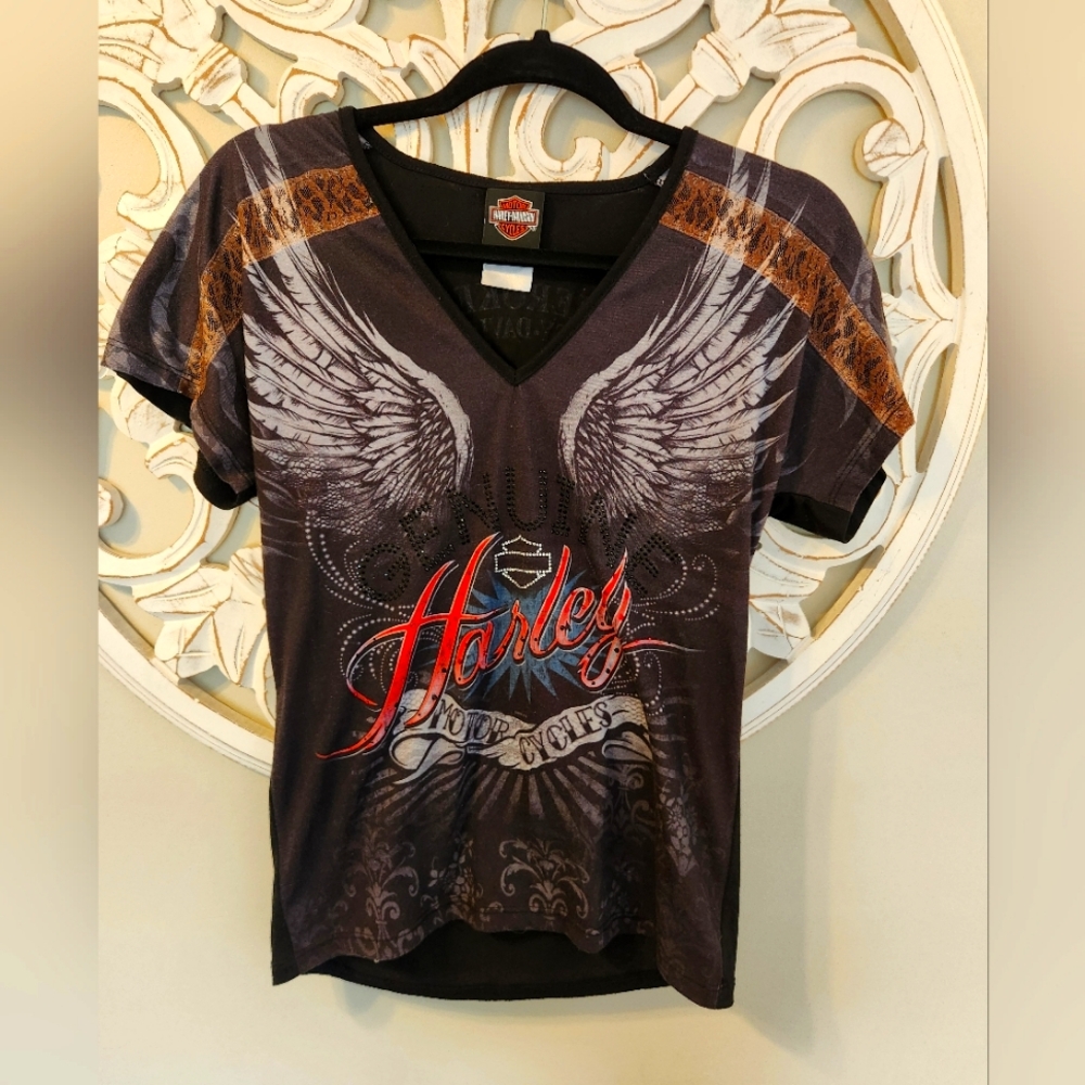 Harley-Davidson Women's Black VNeck Shirt. Size Small
